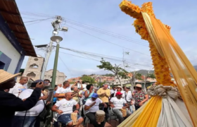 Ministro Cazal acompañó la celebración de la Cruz de Mayo en La Guaira