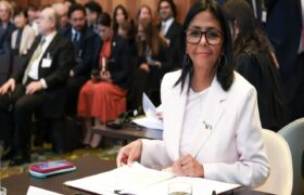 Delcy Rodríguez: «Venezuela no somete a mecanismos judiciales sus asuntos existenciales»