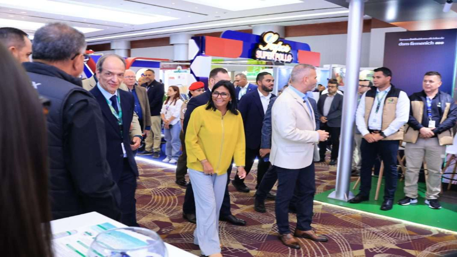 delcy-rodriguez-visita-xii-congreso-nacional-de-avicultura-60530