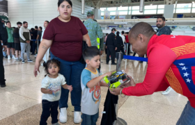 Nuevo vuelo de la Gran Misión Vuelta a la Patria trajo a 145 venezolanos desde Miami
