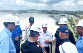 Ministro Alcalá analiza estrategias para fortalecer la generación hidroeléctrica
