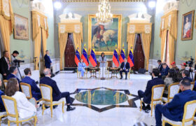Venezuela firma licencia con Shell para Fase I del campo gasífero Loran
