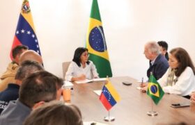 Presidenta (E) Delcy Rodríguez se reúne con Ministro de Defensa de Brasil José Múcio Monteiro