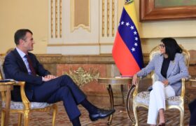 Presidenta Encargada recibe al Secretario General de la Organización Ítalo-Latinoamericana en Miraflores