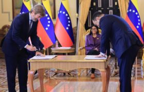 PDVSA y Repsol firman Memorando de Entendimiento en materia de crudo y gas