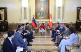 Presidenta (E) Delcy Rodríguez recibió en el Palacio de Miraflores al canciller de la República Socialista de Vietnam