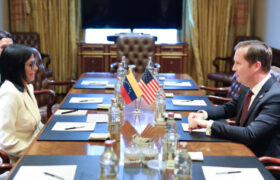 Presidenta (E) Delcy Rodríguez sostuvo reunión de cortesía con embajador de EE.UU. en India, Sergio Gor