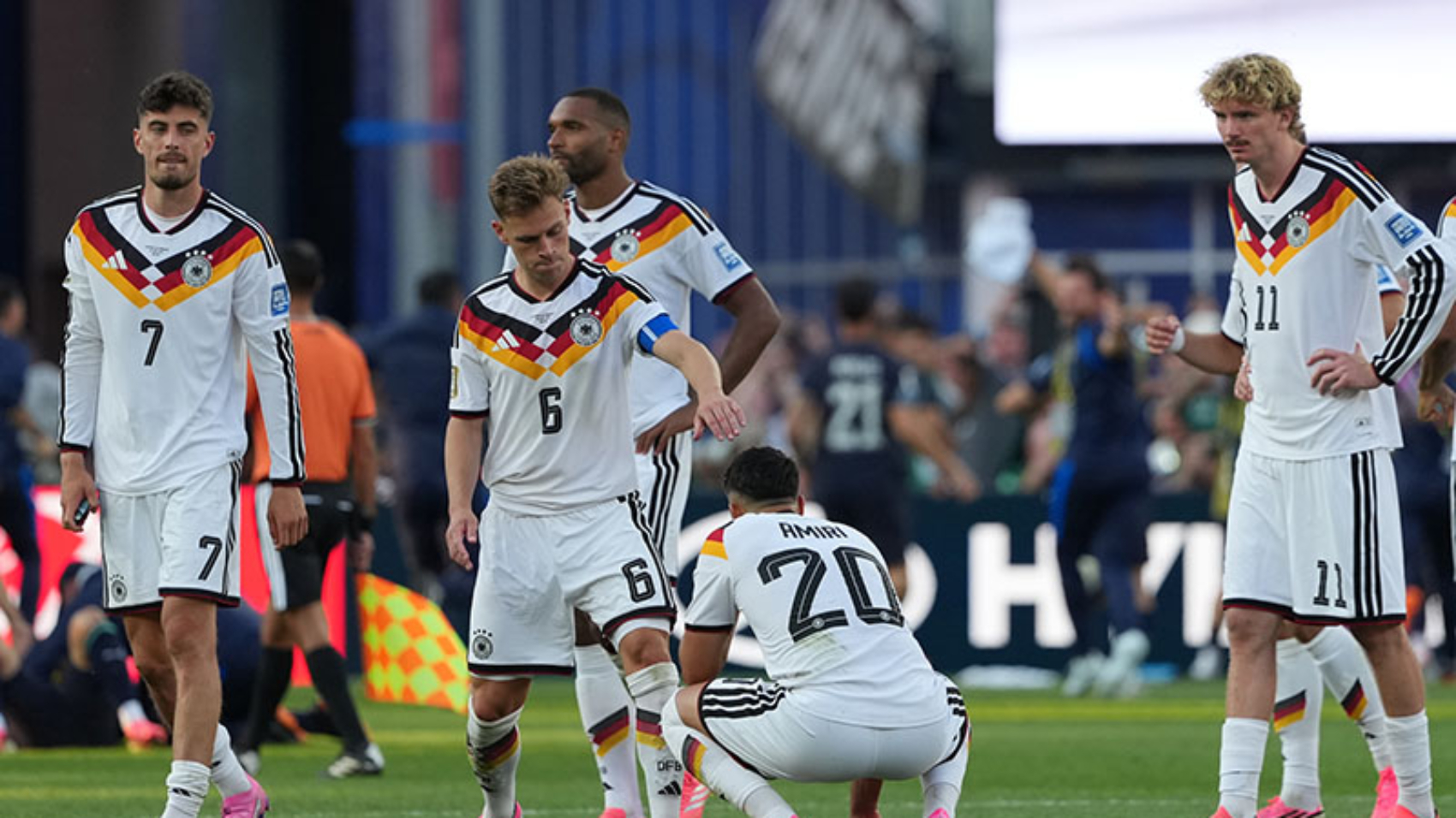 (260629) -- BOSTON, 29 junio, 2026 (Xinhua) -- Jugadores de Alemania reaccionan después de perder el partido de dieciseisavos de final de la Copa Mundial de la FIFA 2026 ante Paraguay, celebrado en el Estadio Boston, en Boston, Estados Unidos, el 29 de junio de 2026. (Xinhua/Huang Zongzhi) (ah) (vf)