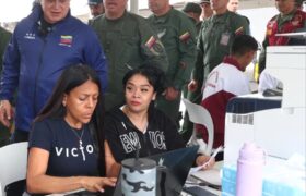 Gobierno garantiza entrega de medicinas en campamentos de La Guaira