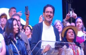 Colombia inicia el escrutinio y Cepeda impugna 33.000 mesas