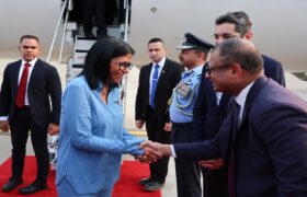 Presidenta (E) Delcy Rodríguez inicia visita de trabajo a la República de la India