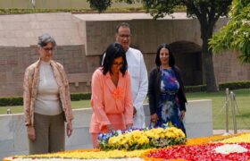 Delcy Rodríguez rindió homenaje al líder pacifista Mahatma Gandhi