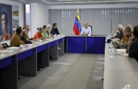 Héctor Rodríguez a intelectuales del país: Asuman un rol protagónico en la reestructuración del Estado