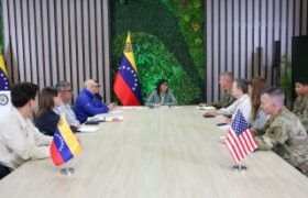 Presidenta (E) Delcy Rodríguez recibe en Caracas a líder del equipo de Asistencia y Rescate ante Desastres (Dart) de EEUU
