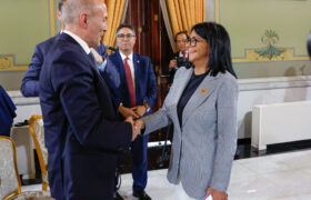Presidenta (E) Delcy Rodríguez convoca a captar talentos de la plataforma Venezuela Renace