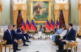 Presidenta (E ) Delcy Rodríguez sostuvo reunión estratégica con la corporación internacional Trafigura
