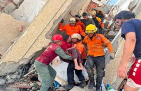 Protección Civil de Lara presente en la Guaira ejecutando labores de búsqueda y rescate