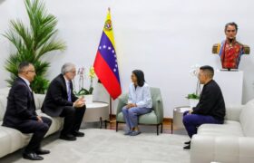 Presidenta (E) Delcy Rodríguez encabezó encuentro interreligioso por la paz con líderes evangélicos