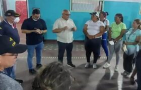 Ministro Alvarado supervisó campamento transitorio en la U.E. Estadal La Guaira: «Aquí nadie se rinde»