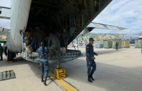 Bolivia envía a Venezuela 20 rescatistas y seis toneladas de insumos