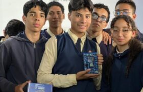 Mincyt entrega 120 kits didácticos de electrónica a estudiantes de bachillerato en Mérida