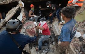 Milagro en La Guaira: Rescatado con vida a niño de 3 años tras seis días bajo los escombros
