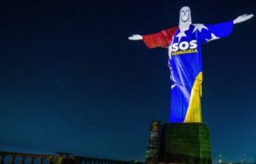 Cristo Redentor de Brasil se ilumina con la bandera de Venezuela
