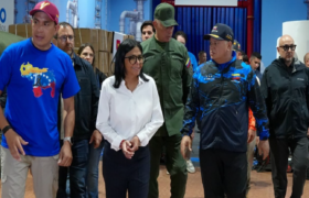 Presidenta encargada inspecciona inventarios de ayuda humanitaria internacional recibida tras los sismos