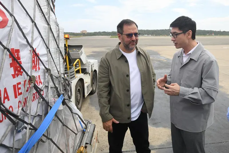 Canciiler Gil y Embajador chino Foto Xinhua