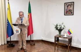Canciller portugués  firma el libro de condolencias en la embajada venezolana en Lisboa