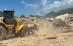 Ministerio de Obras Públicas mantienen operaciones de remoción y demolición en Caraballeda