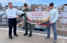 Venezuela recibe cargamento de ayuda humanitaria de Hungría