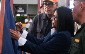 Presidenta Delcy Rodríguez otorga la distinción «Héroe de Venezuela» a más de 6 mil rescatistas y unidades caninas en La Guaira