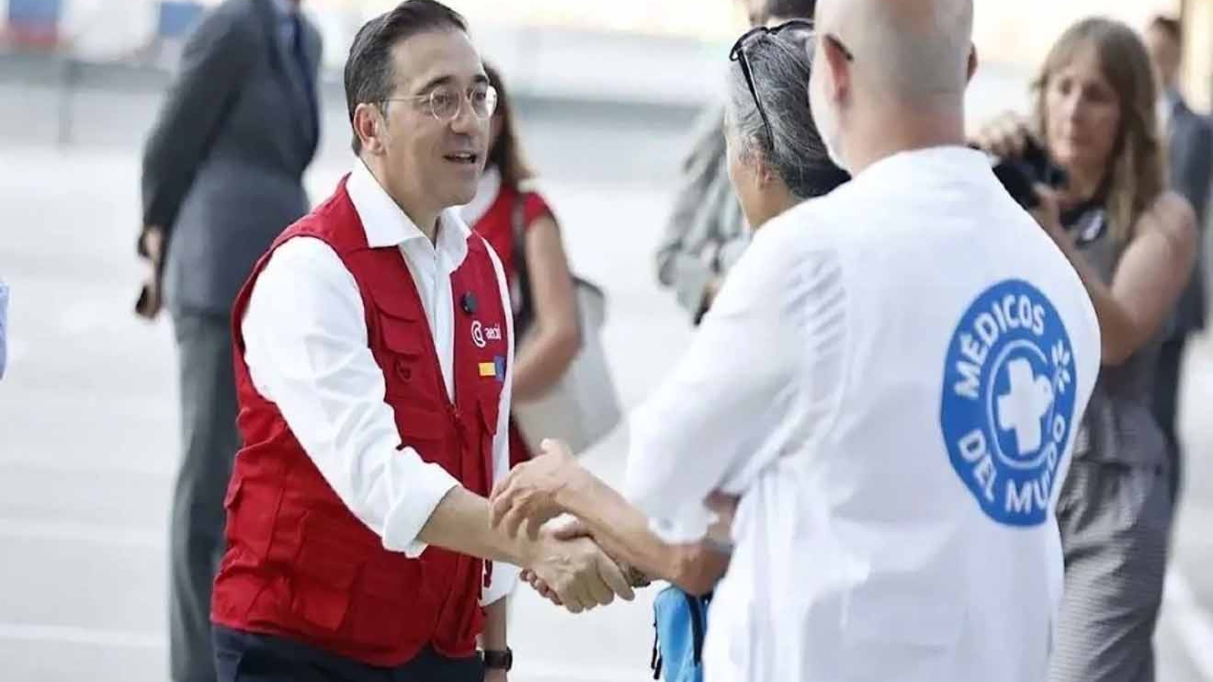Llega a Venezuela avión de España con material sanitario y kits de emergencia para atender contingencia