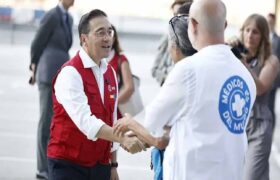 Llega a Venezuela avión de España con material sanitario y kits de emergencia para atender contingencia