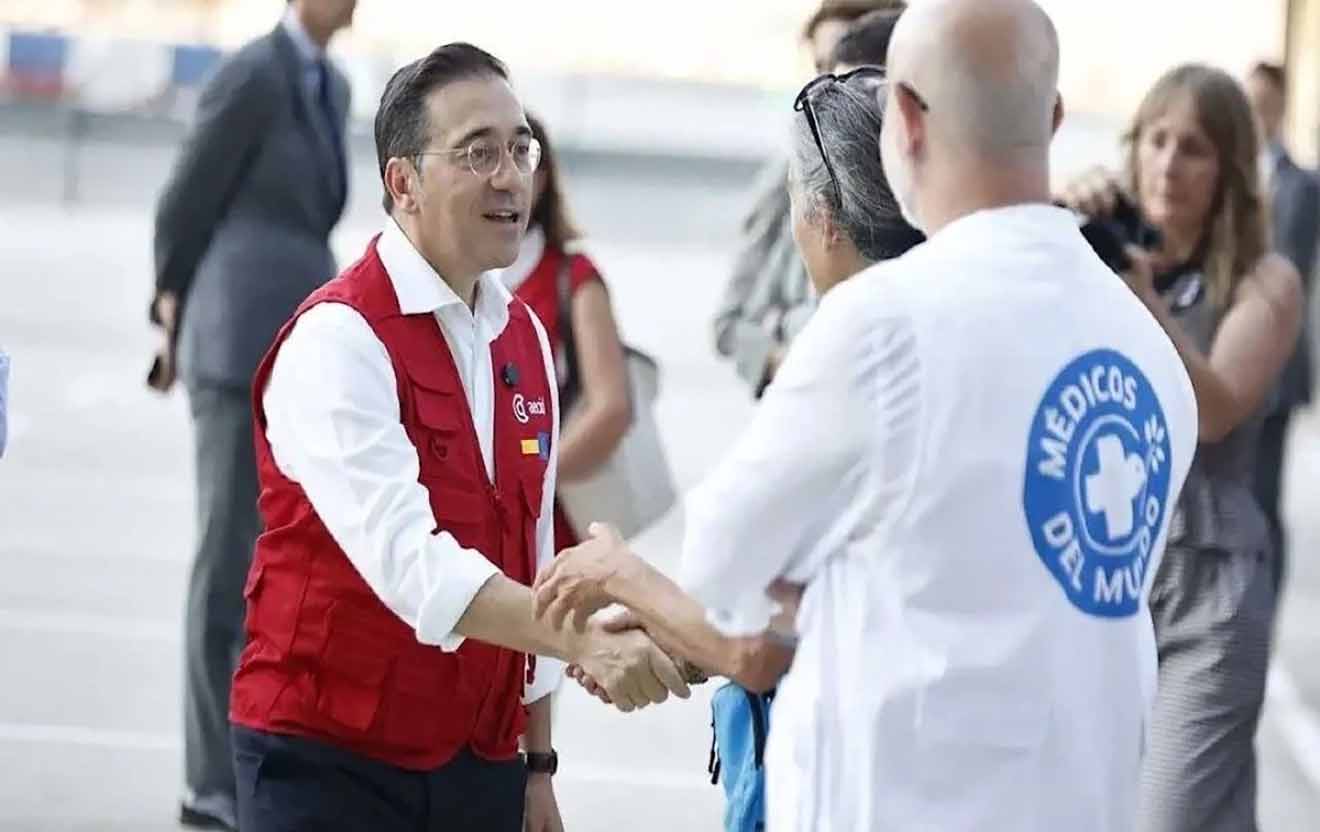 Llega a Venezuela avión de España con material sanitario y kits de emergencia para atender contingencia
