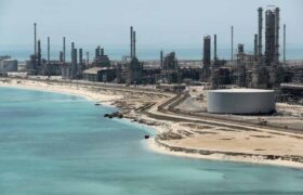 Petróleo llega a su precio más alto ante interrupciones en las rutas de suministro en Oriente Medio