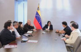 Ejecutivo coordina plan de habitabilidad y servicios con especialista internacional Hideki Miyamoto