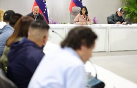 Presidenta (E) Delcy Rodríguez lidera reunión del Estado Mayor que coordina campamentos transitorios tras sismos en Venezuela