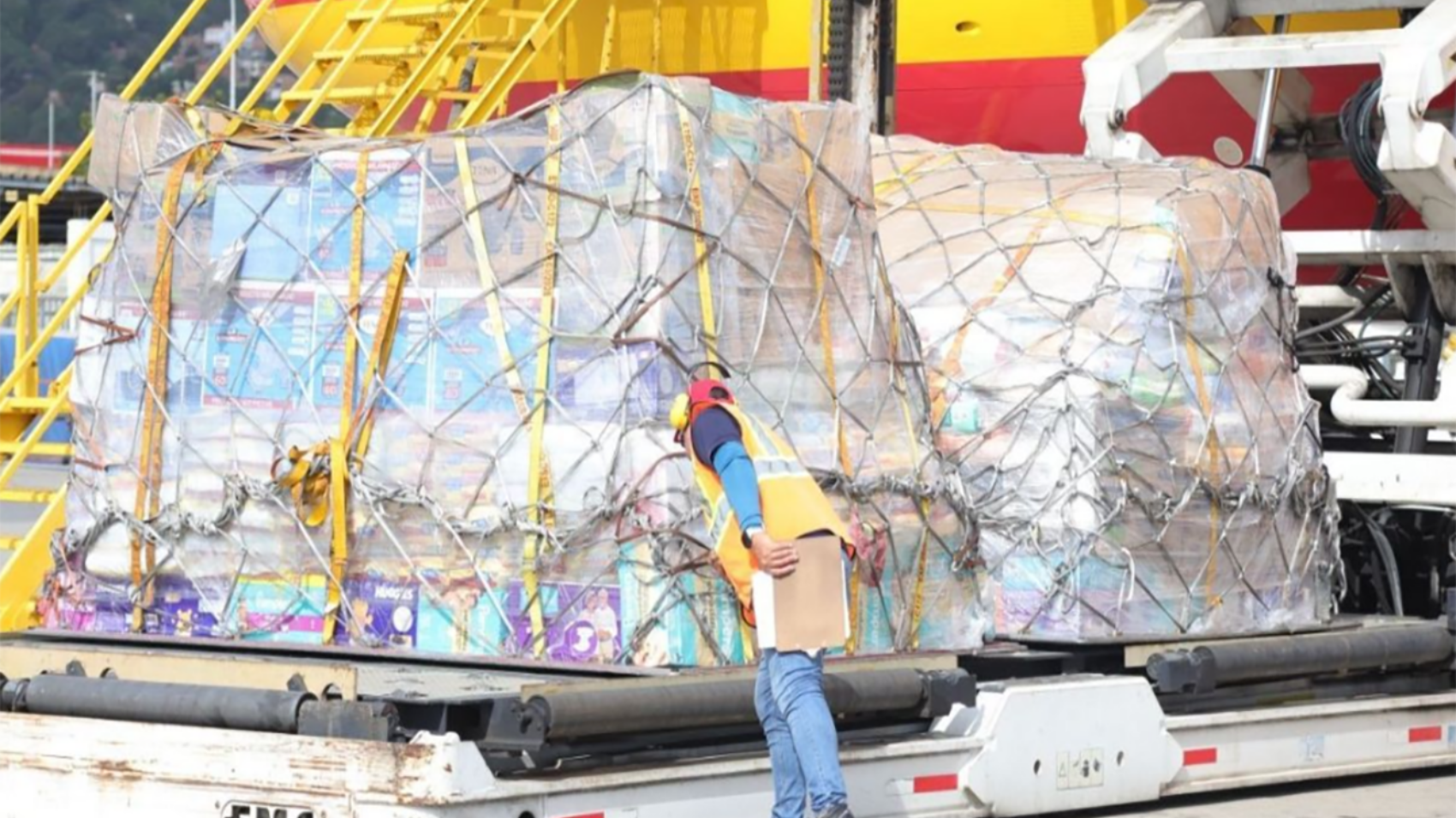 avión cargado con 40 toneladas de alimentos