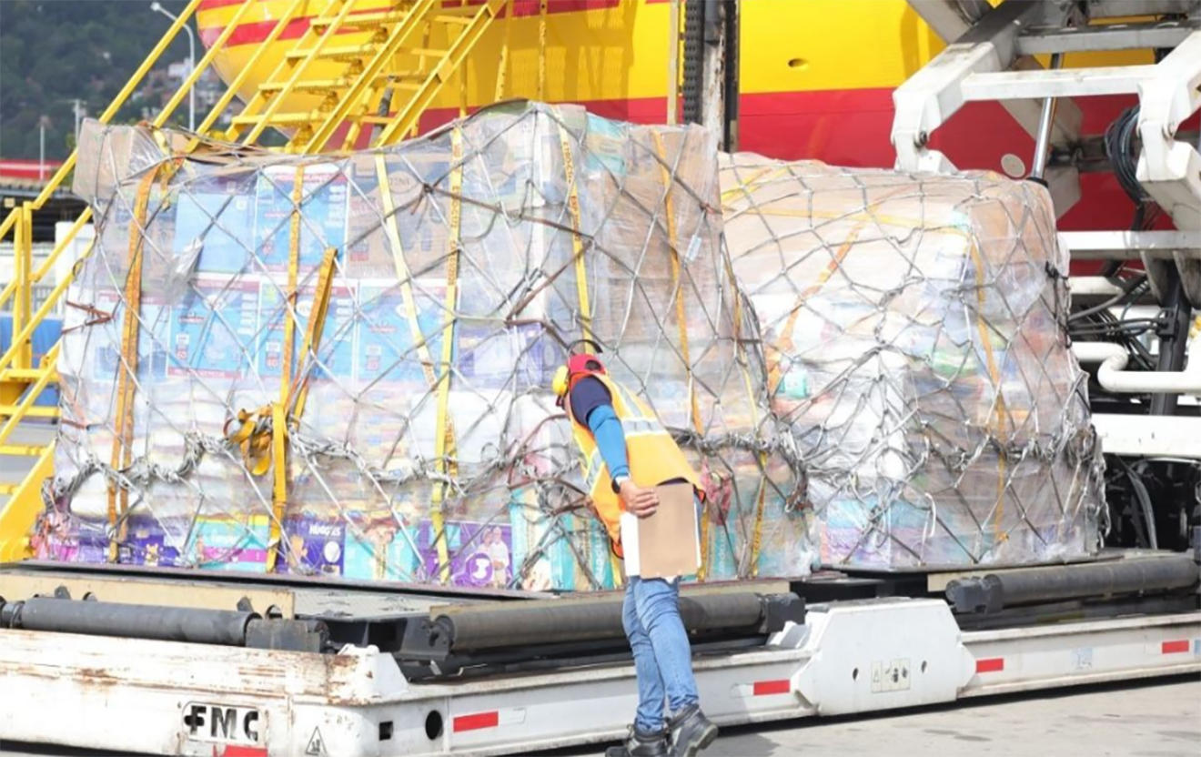 avión cargado con 40 toneladas de alimentos