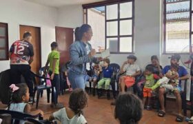 Ruta de la Esperanza llevó lectura a niños del campamento transitorio San Pedro Claver