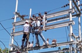 Corpoelec realiza trabajos para estabilizar servicio eléctrico en Barlovento por afectación en línea principal