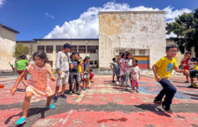 Gobierno y comunidades articulan atención a damnificados mientras brigadas culturales llevan esperanza a refugios