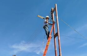 Venezuela restaura servicios eléctrico y de telefonía en La Guaira tras afectaciones por terremotos