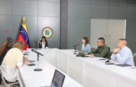 Presidenta Delcy Rodríguez lidera reunión del Estado Mayor para coordinar Campamentos Transitorios y Viviendas