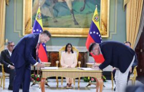 Presidenta Delcy Rodríguez lideró firma de addendum al contrato entre Corpoelec y la empresa IMPSA