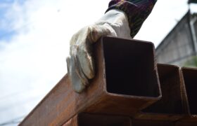 Gobernación de Miranda entrega materiales para rehabilitar 21 edificios afectados por sismos en Guatire