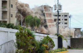 Vicepresidente Cabello supervisó demolición de edificio en La Guaira afectado por los terremotos