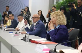 Diálogo entre Gobierno nacional y exdiputados de 2015 se mantiene en sesión permanente